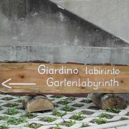 Osteria Del Centro Bed and Breakfast Brusio